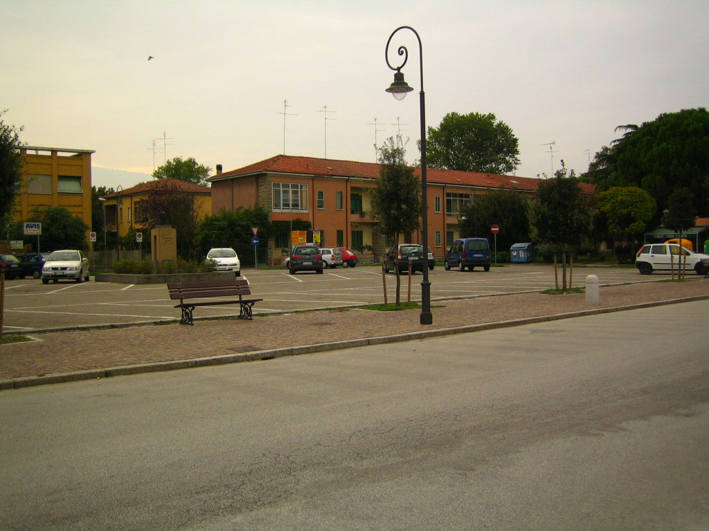 piazza-monti-ciclista-oggi.jpg (162178 byte)